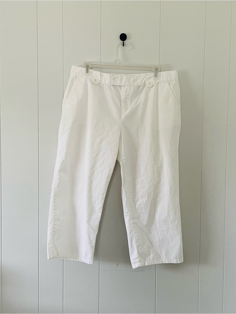 Daisy Fuentes White Capris